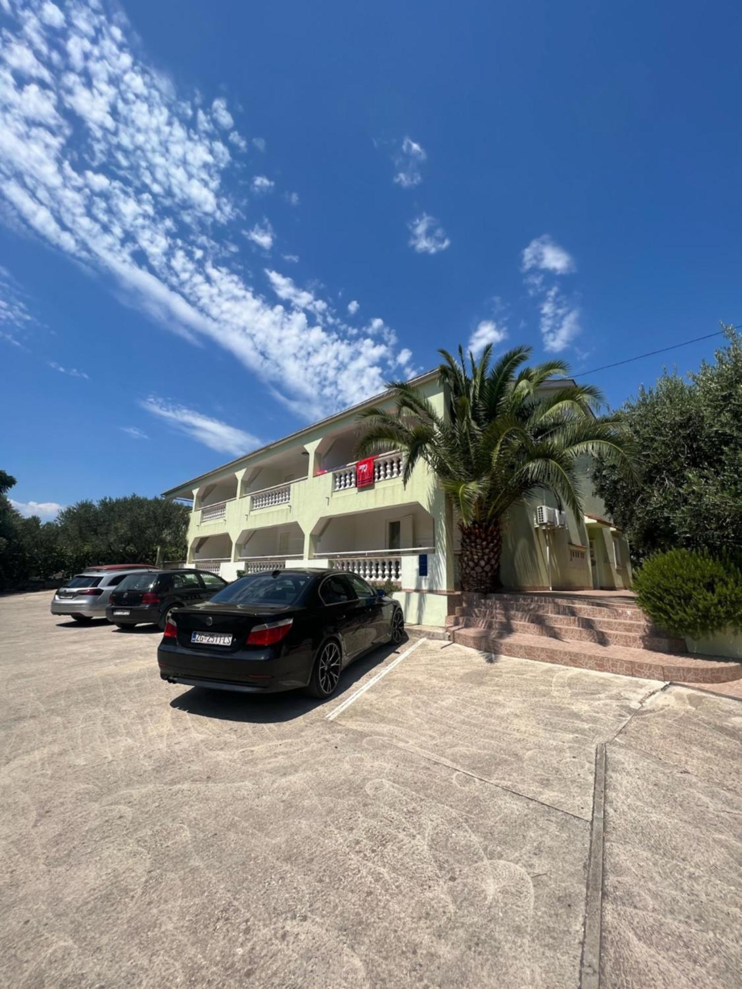 Apartments Svekric نوفاليا المظهر الخارجي الصورة
