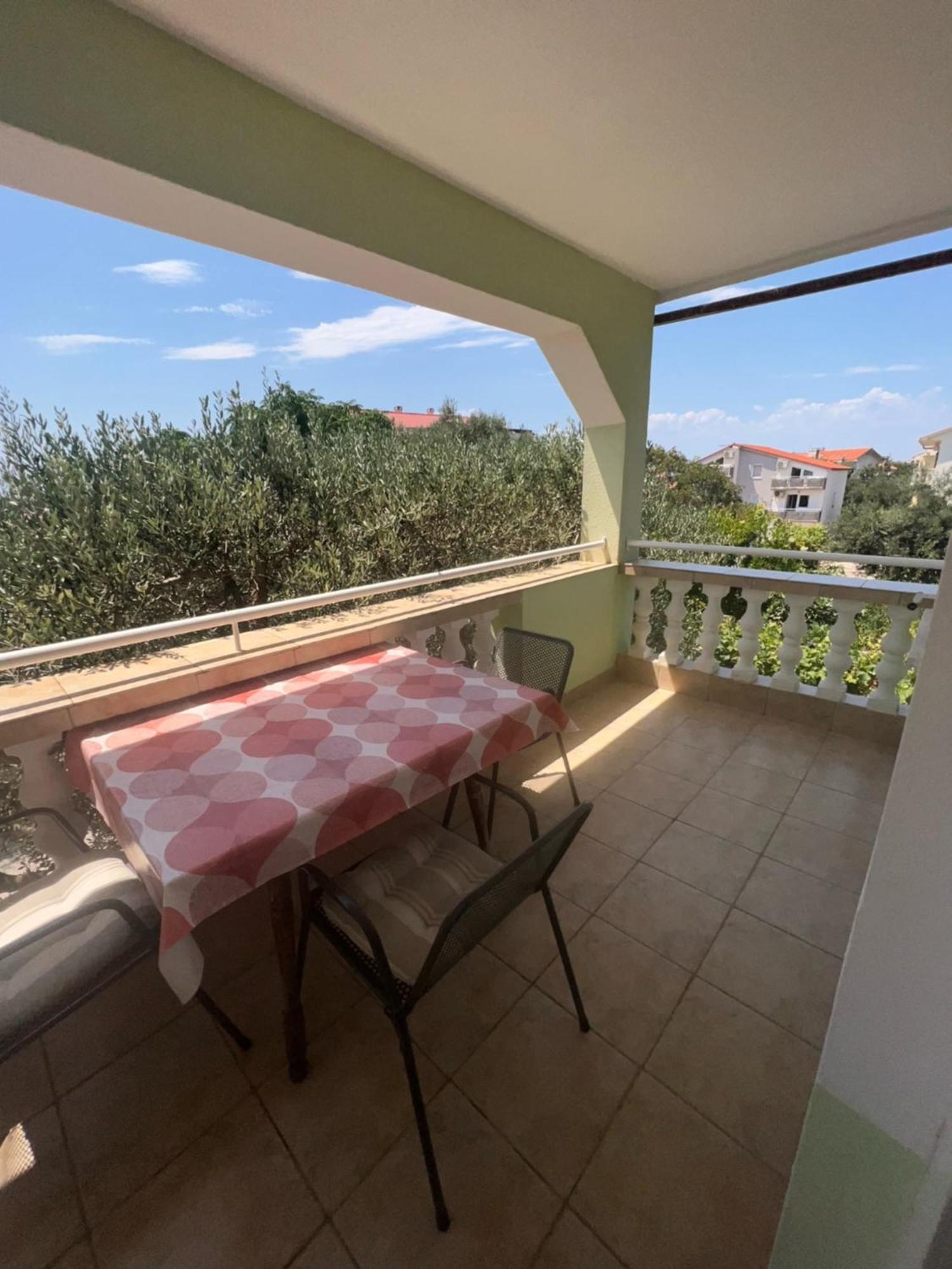 Apartments Svekric نوفاليا المظهر الخارجي الصورة