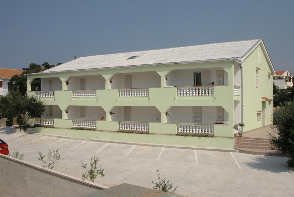 Apartments Svekric نوفاليا الغرفة الصورة